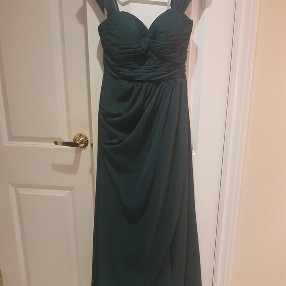Green gown - Picture 2 of 4